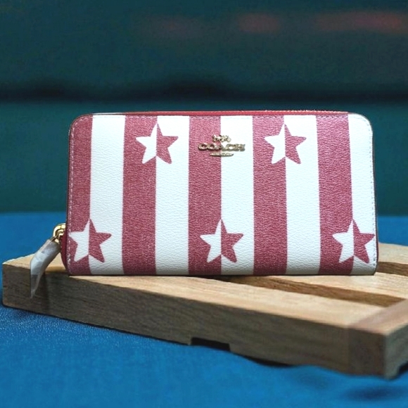 Coach Limited Edition Stars &  Striped Zipper Wallet NEW without TAG - Picture 1 of 8